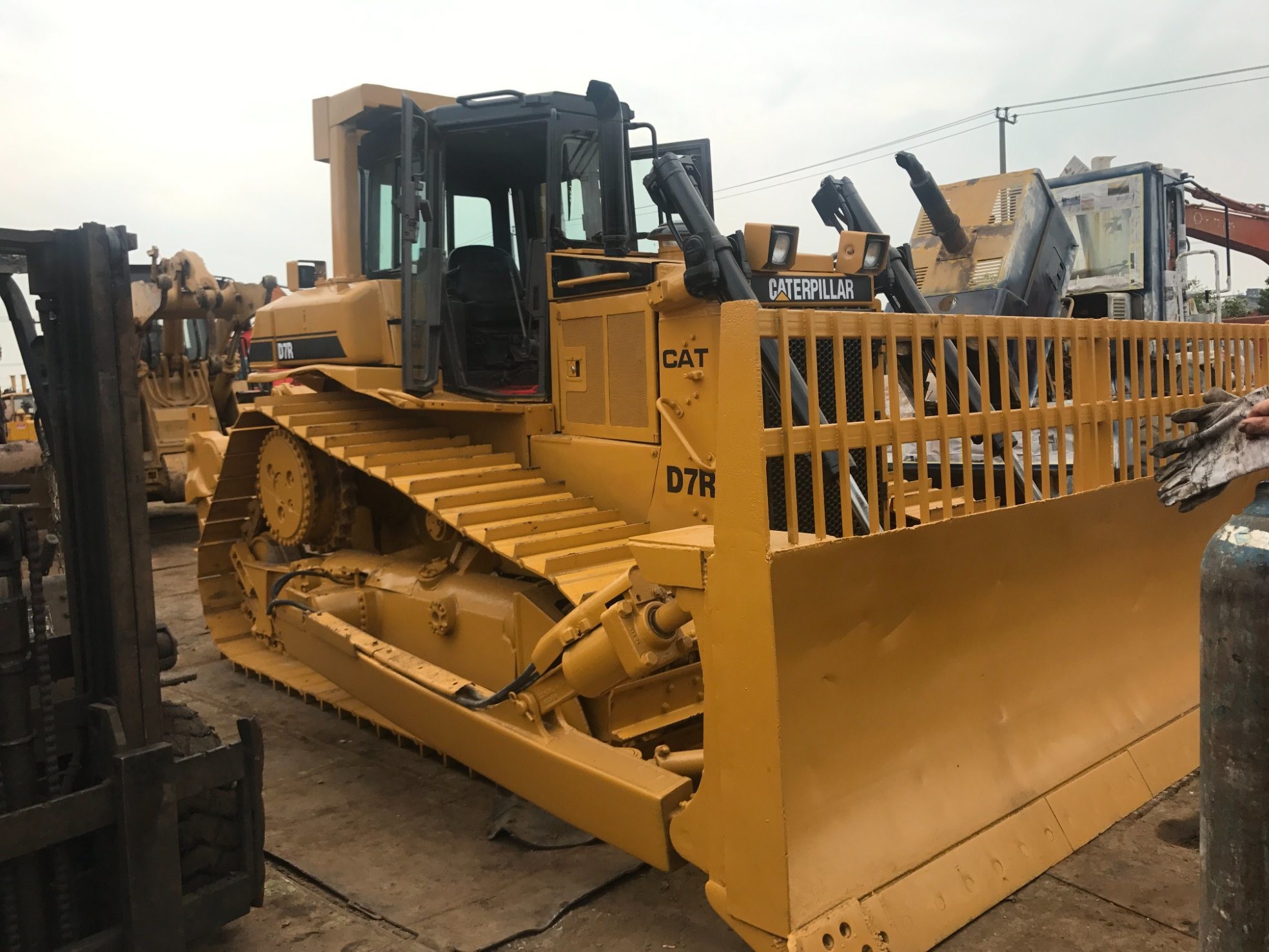 Buy cheap High Quality Used Bulldozer Caterpillar D7r, Used Cat D6 /D6r /D7 /D7r /D8/ D7r Crawler Tractor in Shanghai on Promotion from wholesalers