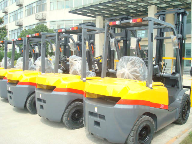 Buy cheap 3 ton diesel forklift with isuzu engine 3t forklift truck price product