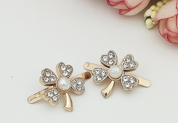 Buy cheap Pearl Rhinestone Zinc Alloy Buckle Flower Shaped 18*18.3MM Environmental Plated product