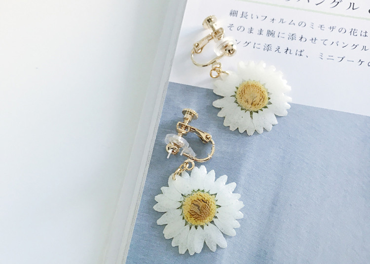 Buy cheap 3 Days Quick Delivery Whole Sale Daisy World Spanish Style Earrings Clip With Real Daisy product
