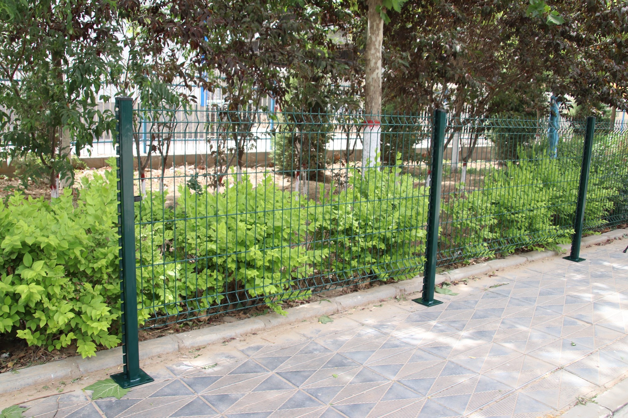 1.93*2.5m PVC coated triangle bending fence for convenient installation