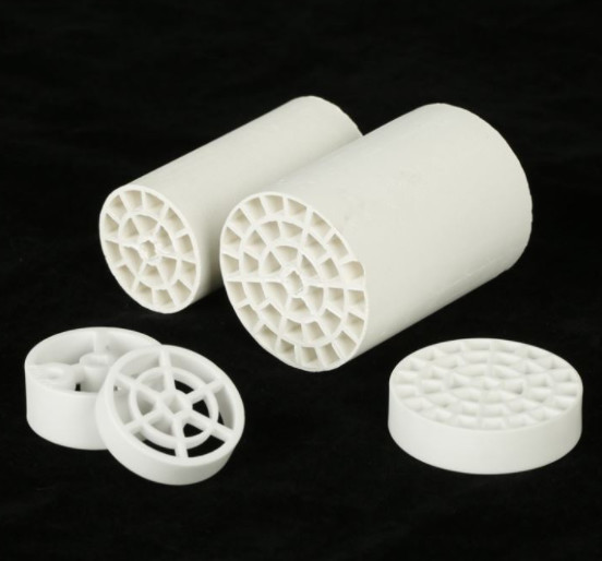Buy cheap White Mullite Ceramics Honeycomb Ceramic Filter Waste Treatment Corrosion Resistance product