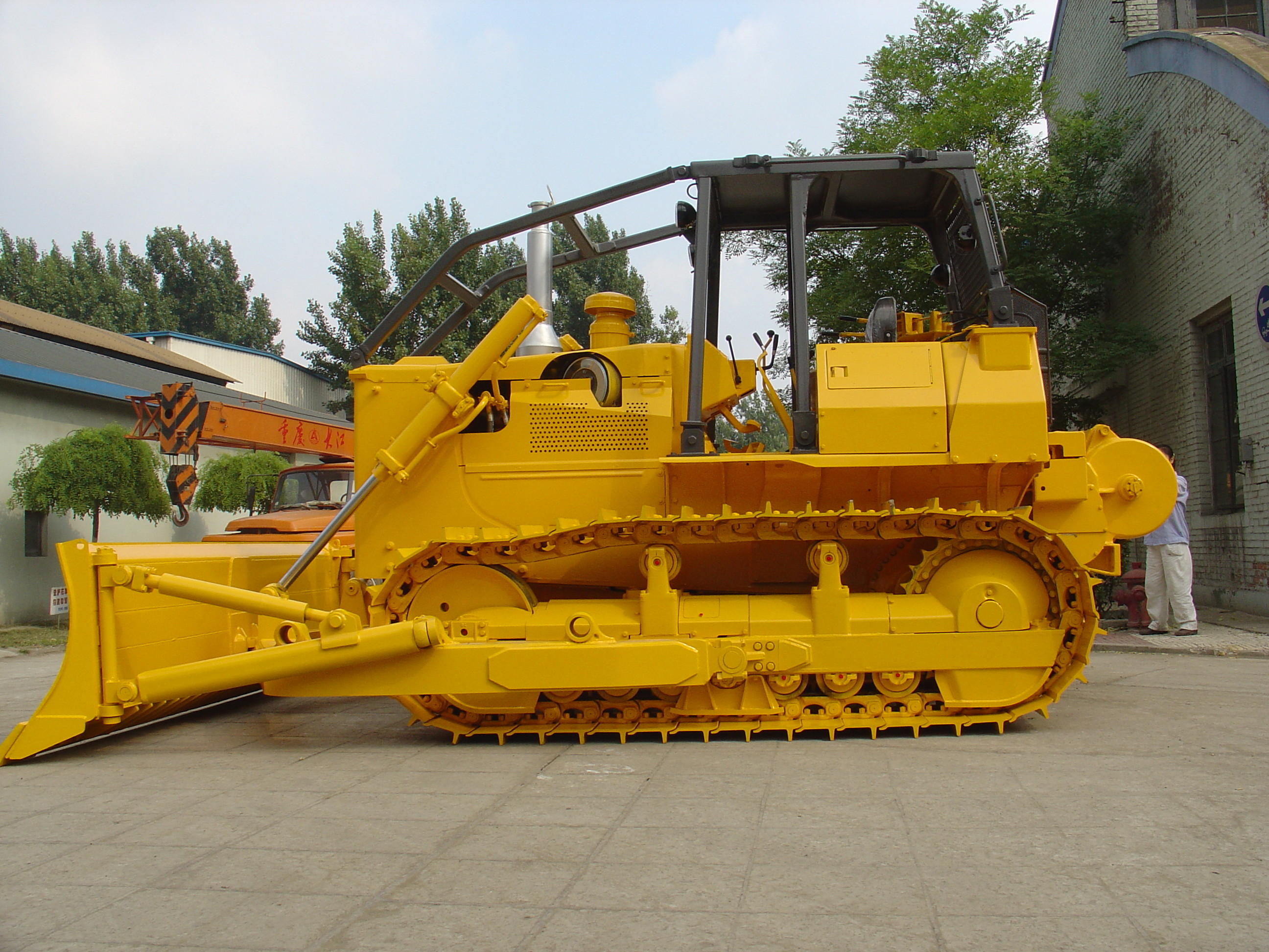 Buy cheap komatsu SD180 bulldozer 180hp crawler bulldozer with ROPS cabin bulldozer manufacturer product