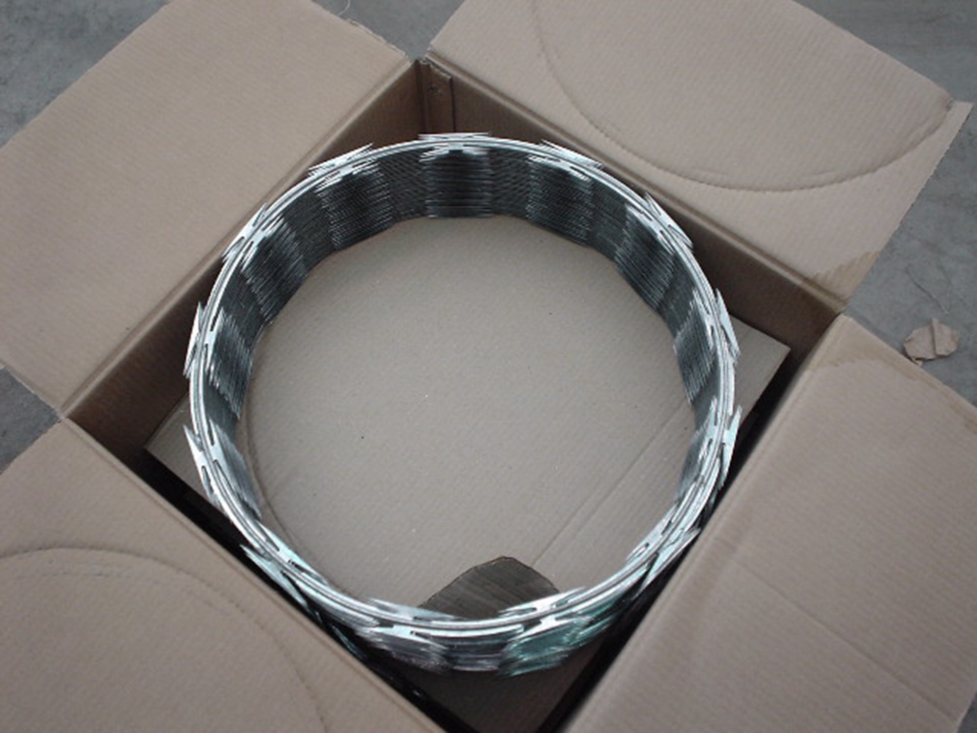 different specifications and type of razor barbed wire