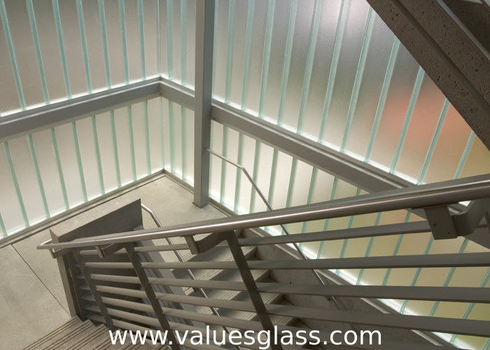 Buy cheap Low Iron Tempered U Shaped Glass 262(W)X60(H)X7(T) Mm Dimension Building Material product