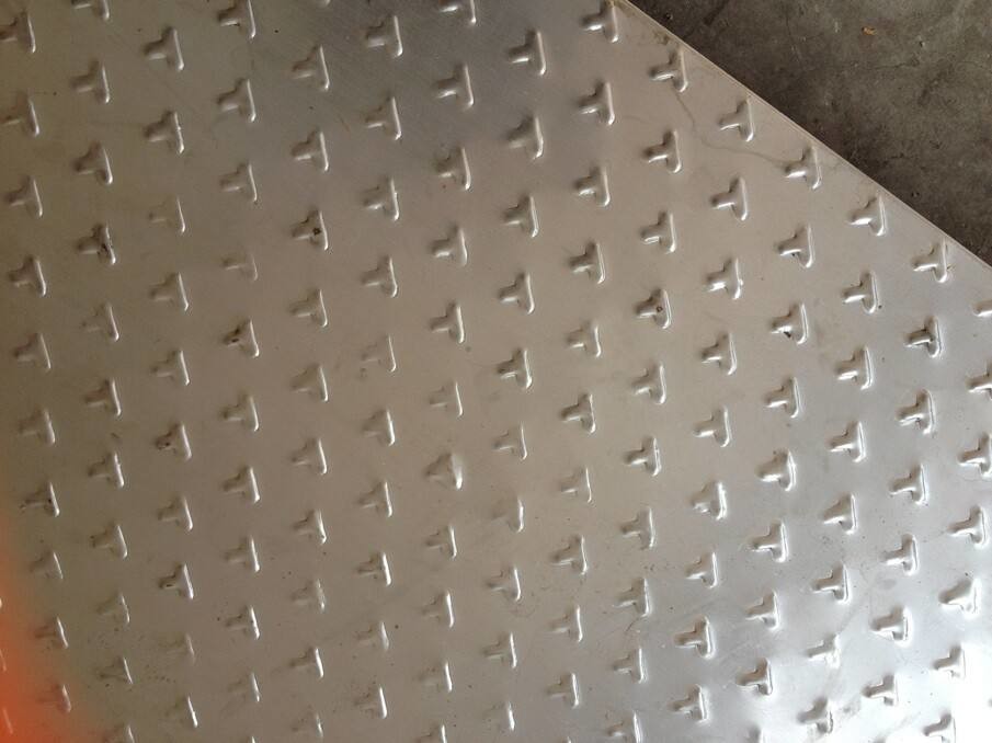 Buy cheap 1mm 4x4 DIN 1.4845 Stainless Steel Diamond Plate Sheets 310S 309S 431 Embossed from wholesalers