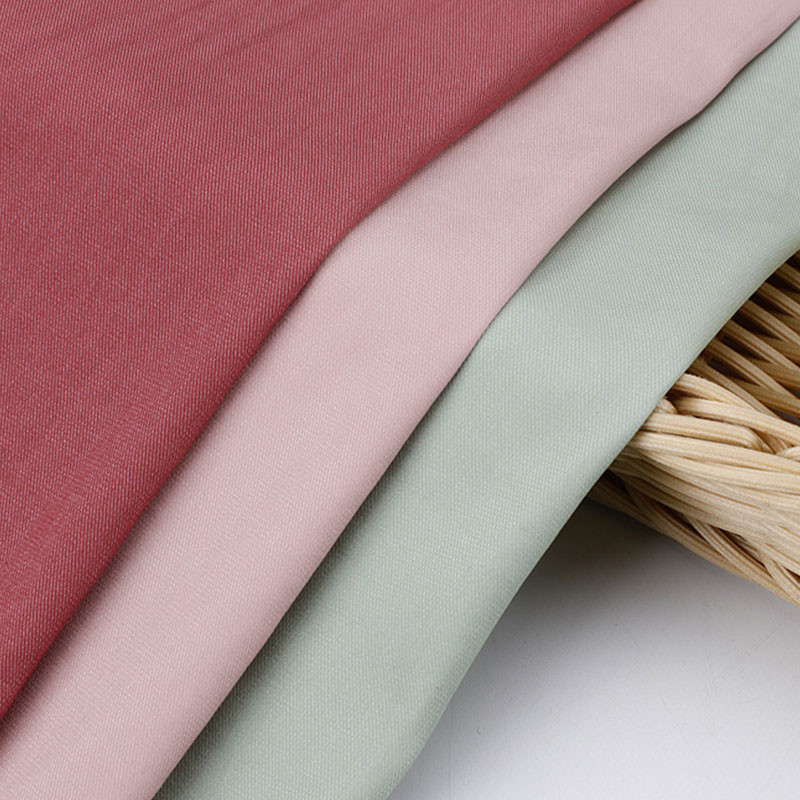 China Woven 100 Polyester Twill Fabric Cloth Imitation Silk Soft Fashion on sale