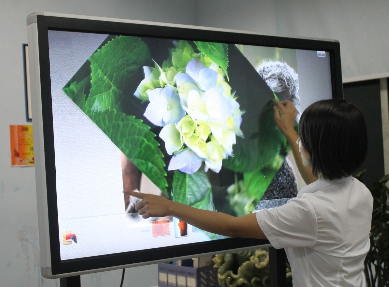 Buy cheap China 50,55,65,70,75,84 wall mount led advertising screen price for kids from wholesalers