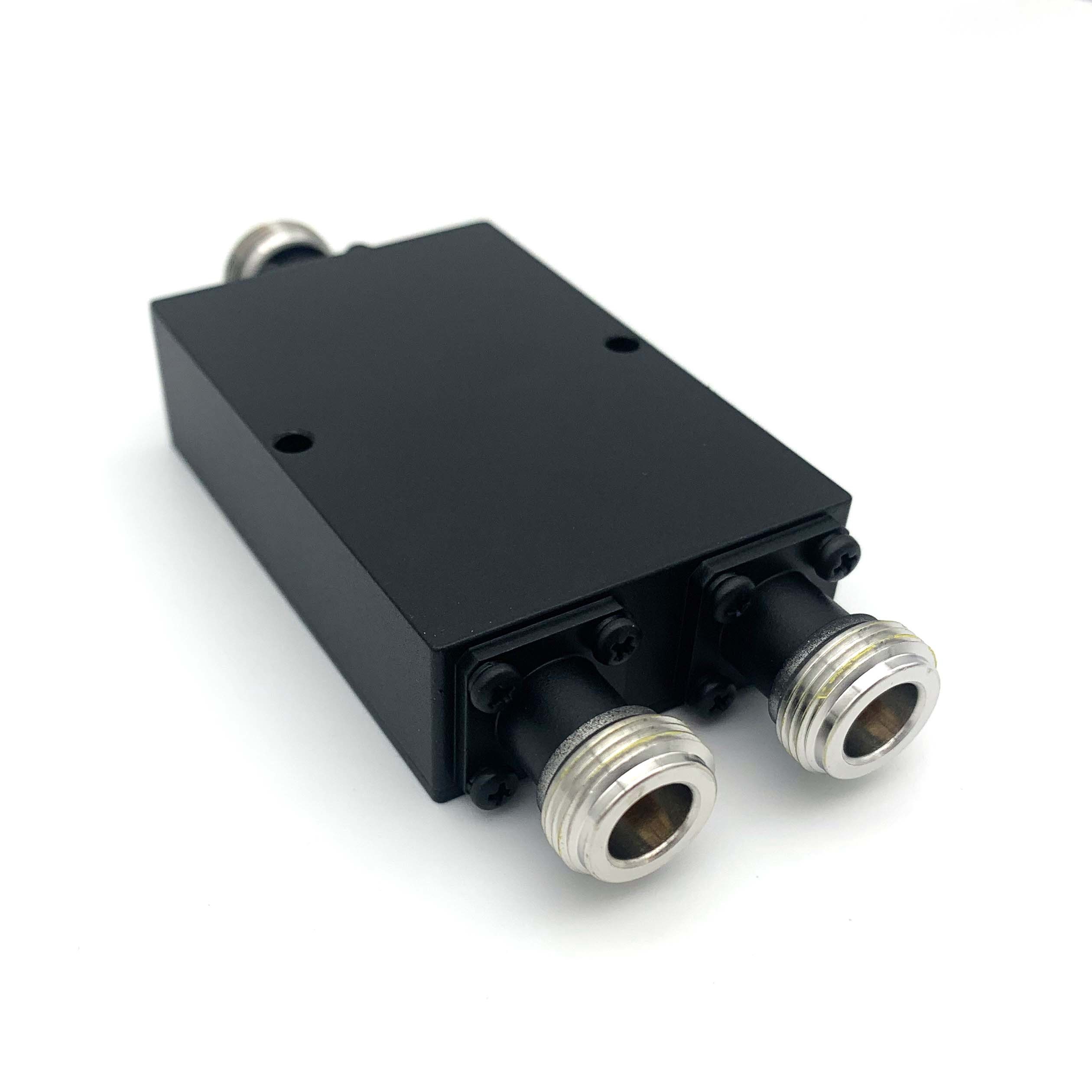 Buy cheap 0.7 to 6.0GHz 20W Two Way Power Divider RoHS 2 Way Splitter product