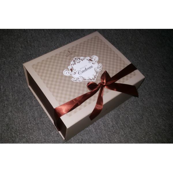 Beautiful design customized rigid paper folding packaging box with silk ribbon