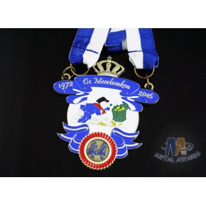 Buy cheap Durable Custom Insert Medals , Crown Awards Medals Antique Silver Plating from wholesalers
