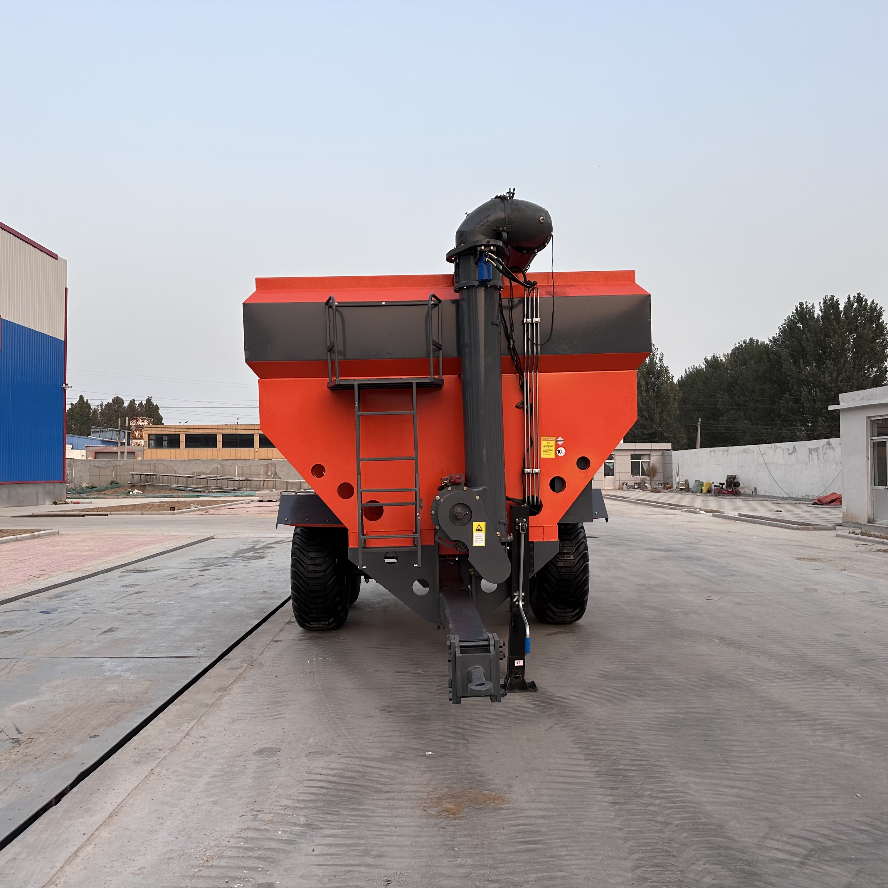 Buy cheap 20 Cubes Grain and Fertilizer Transport Trailer with 24T Loading Capacity and 180hp Supporting Power from wholesalers