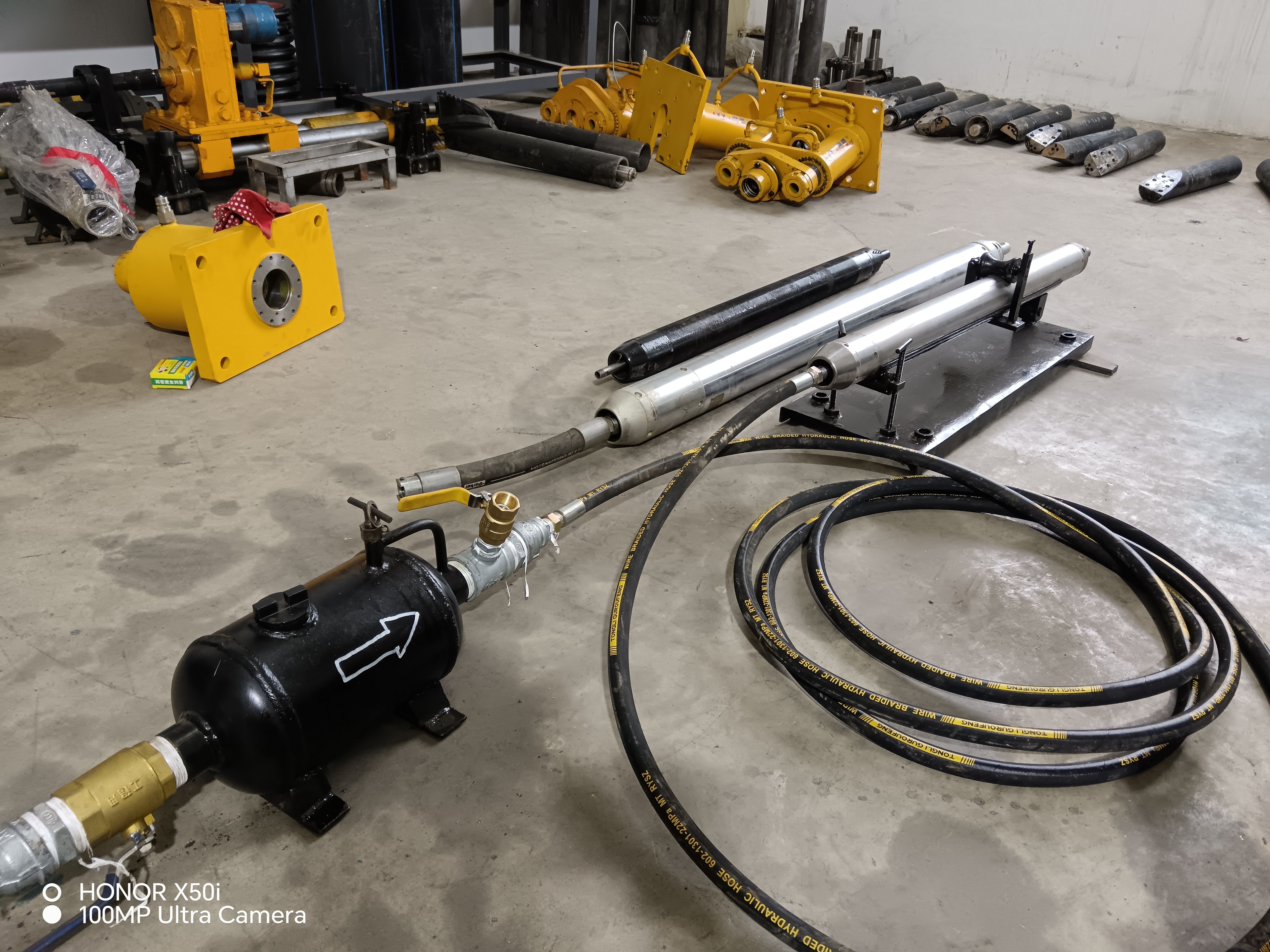 Buy cheap BM Series Pneumatic Mole with 2.1-2.9 Hz Impact Frequency 0.4-0.7 MPa Air Pressure and 1.2-1.6 m3/min Air Volume for HDD Drill Pipe from wholesalers