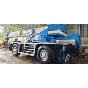 2000 Model Used Rough Terrain Cranes KATO KR450A User Friendly Design