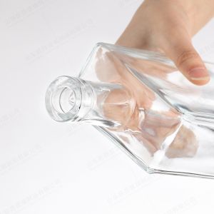 Buy cheap Industrial Beverage 500ml 75ml Empty Square Glass Bottles with and Body Material Glass from wholesalers