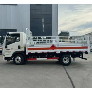 Buy cheap HOWO 4X2 8 Tons Load Gas Cylinder Transport Truck Euro III Standard 2 Axle from wholesalers