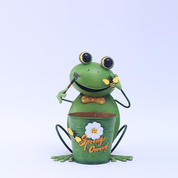 Quality ODM Exquisite Metal Frog Ornaments / Metal Frog Figurines With Bucket for sale