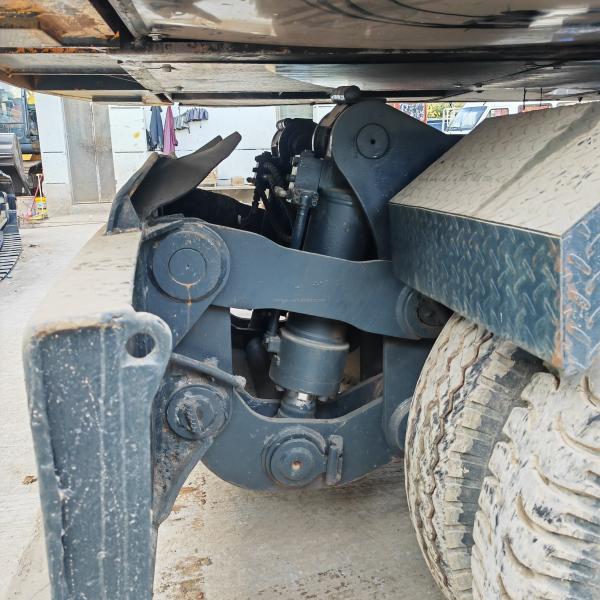 21 Ton Yellow Color Used Wheel Excavator Hyundai 210 7 Excavator