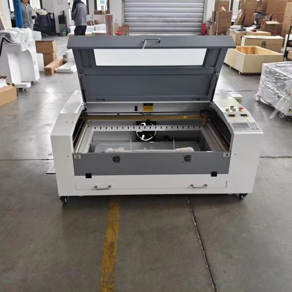 2025 New Design High Efficiency 6090 CO2 Laser Cutting Machine for Cloth &
