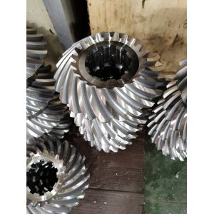 20 Teeth Spiral Bevel Gears Carburizing 2.5 Axial Pitch 58 - 62 HRC