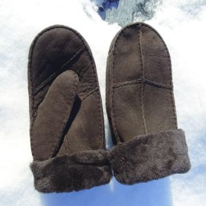 Buy cheap Manufacture customized lamb fur women men mitten lining shearling sheepskin mitten glove from wholesalers