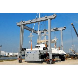 Boat Maintenance Small Tonnage Yacht Lifting Crane Customized Speed