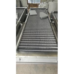 Buy cheap Mechanical Fine Automatic Bar Screen Wastewater Treatment Solid Liquid Separation product