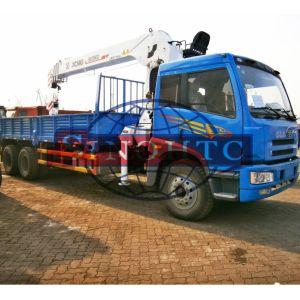 Buy cheap 20 Tons 6x4 / 30 Tons 8x4 Cargo Transport Truck Heavy Duty Truck Mounted Crane from wholesalers