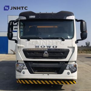 Buy cheap HOWO A7 H5 8cbm Intelligent asphalt sprayer truck 4x2 Driven from wholesalers