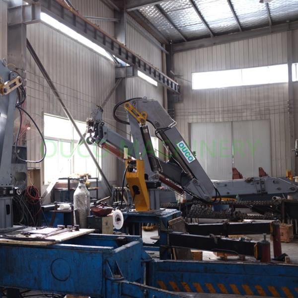 Quality 0.6T Telescopic Boom 8m Deck Pedestal Marine Cranes for sale