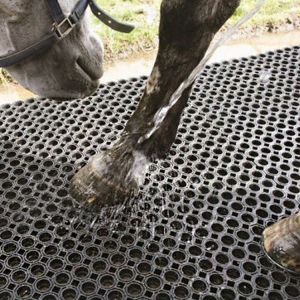 Buy cheap 1.5m X 1m X 23mm Gateway Grass Washable Horse Rubber Mats For Gateway from wholesalers
