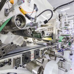 Quality Assurance 1200pcs/min Sanitary Pad Making Machine with Customized