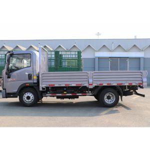 Buy cheap Customized New Type HOWO 4X2 Van Trucks Cargo Van Truck With 4.15 Meter Single Row Panel from wholesalers