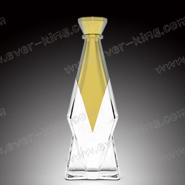 Quality 500mL Empty Glass Liquor Bottles , 570g Fancy Vodka Bottles for sale