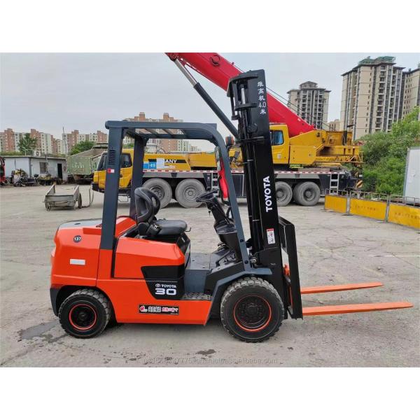 Used Toyota 9F30 Forklift A Dependable and Durable Material Handling Solution
