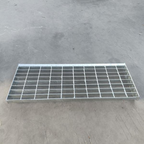 Quality Welded Type Metal Stair Tread Grating With Steel Checker Plate Residential Grating for sale