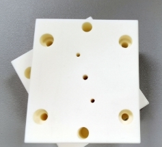 Volume Resistivity 1014 Ωcm Al2O3 Ceramic Insulation Resistance 1012 Ωcm