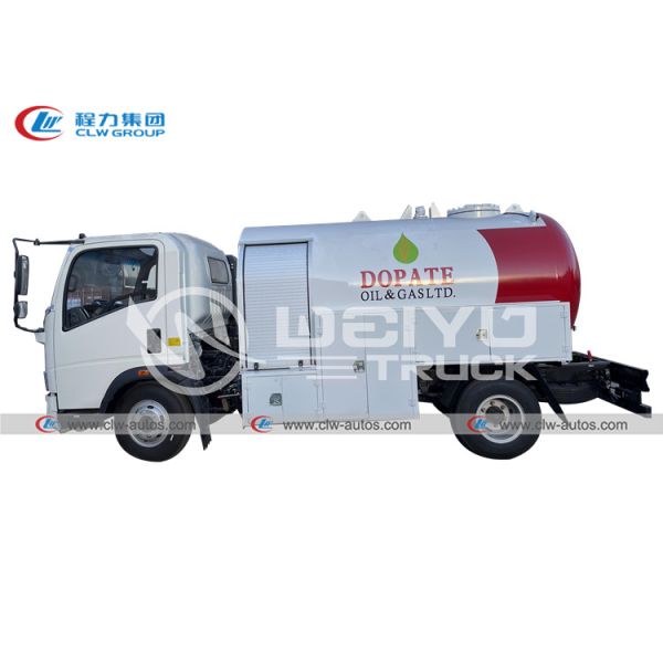 Quality 2MT 5000 Liters Mobile LPG Cylinder Filling Bobtail Truck for sale