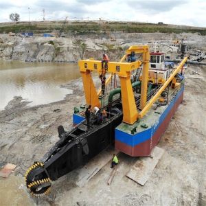 Powerful Diesel Engine 26inch Cutter Suction Dredger with 2000m Discharge