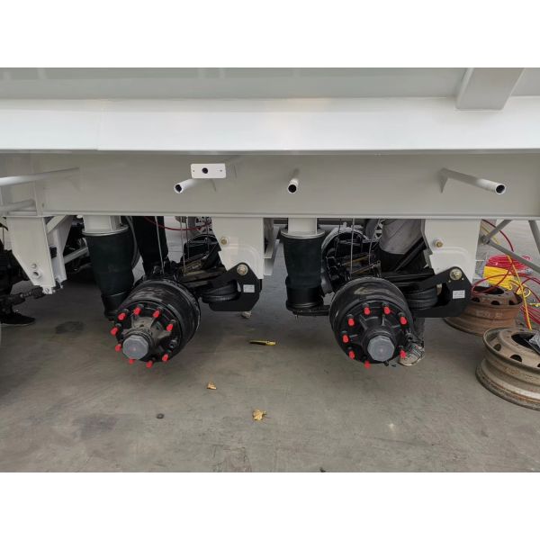 5 Axle tipper trialer with airbag suspension and lifting