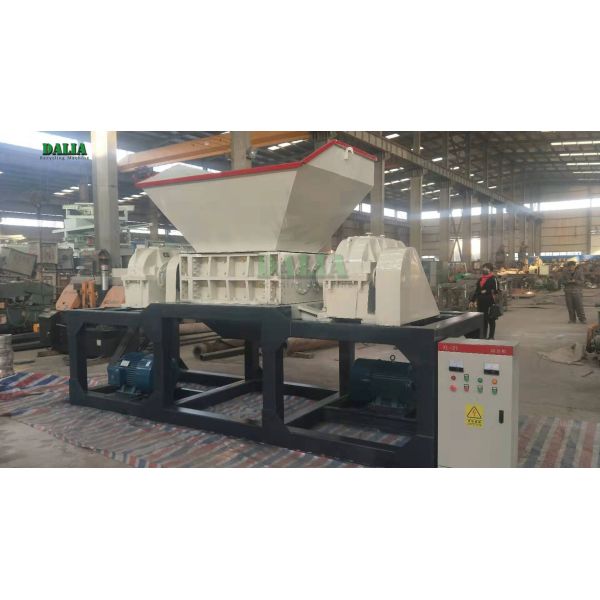 Low Rotation Rate Plastic Scrap Crusher Machine Easy Operation Environmental