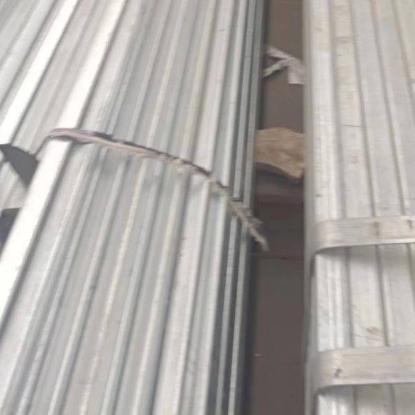 Galvanized Galvanized Rectangular Pipe With Small Flowers Surface Customization