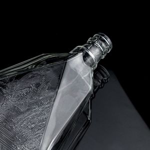 Thick Bottom Clear Flint Glass Bottle for Gin Whisky Rum Tequila and Brandy 2022