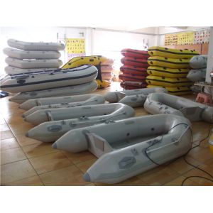 4 Person Green Kayak Pvc Inflatable Boat For Fishing Customized Color