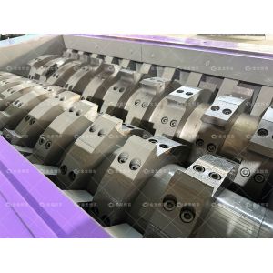 Buy cheap 5.5 kW Power 2800 kg Weight Metal Shredder with Six-Fold Seal Double Shaft Shredder from wholesalers