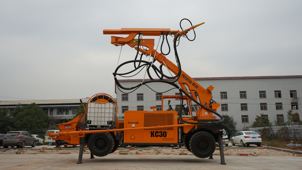Wet Mix Concrete Sprayer Machine KC3017 Fully Hydraulic Control 400 Mm Ground