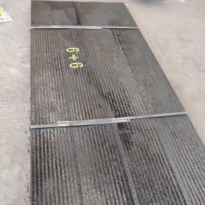 Buy cheap Q235/Q345 HRC58-65 Hardfacing Wear Plate High Impact Resistance product