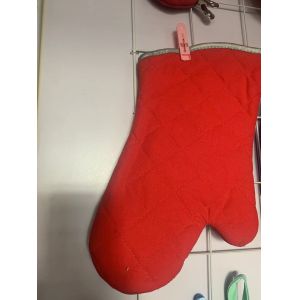 Buy cheap Red Canvas Oven Mitts And Pot Holders Heat Resistant Custom Design from wholesalers