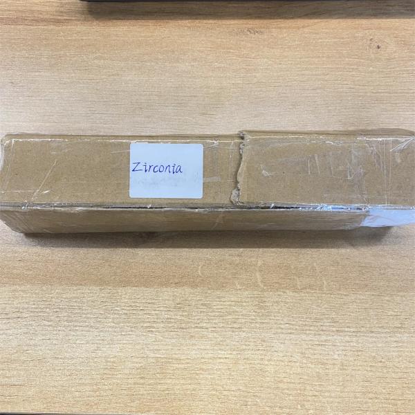 High Strength High Temperature Resistance Zirconia Tubes White Ceramics Tubes