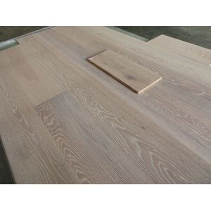 Buy cheap Russian Oak multi-layers engineered flooring, ABC grade, cheap price, popular color, multi-layers and stable structure from wholesalers